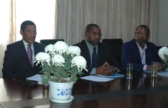 安哥拉罗安达市电力公司向导来ag真人国际集团考察