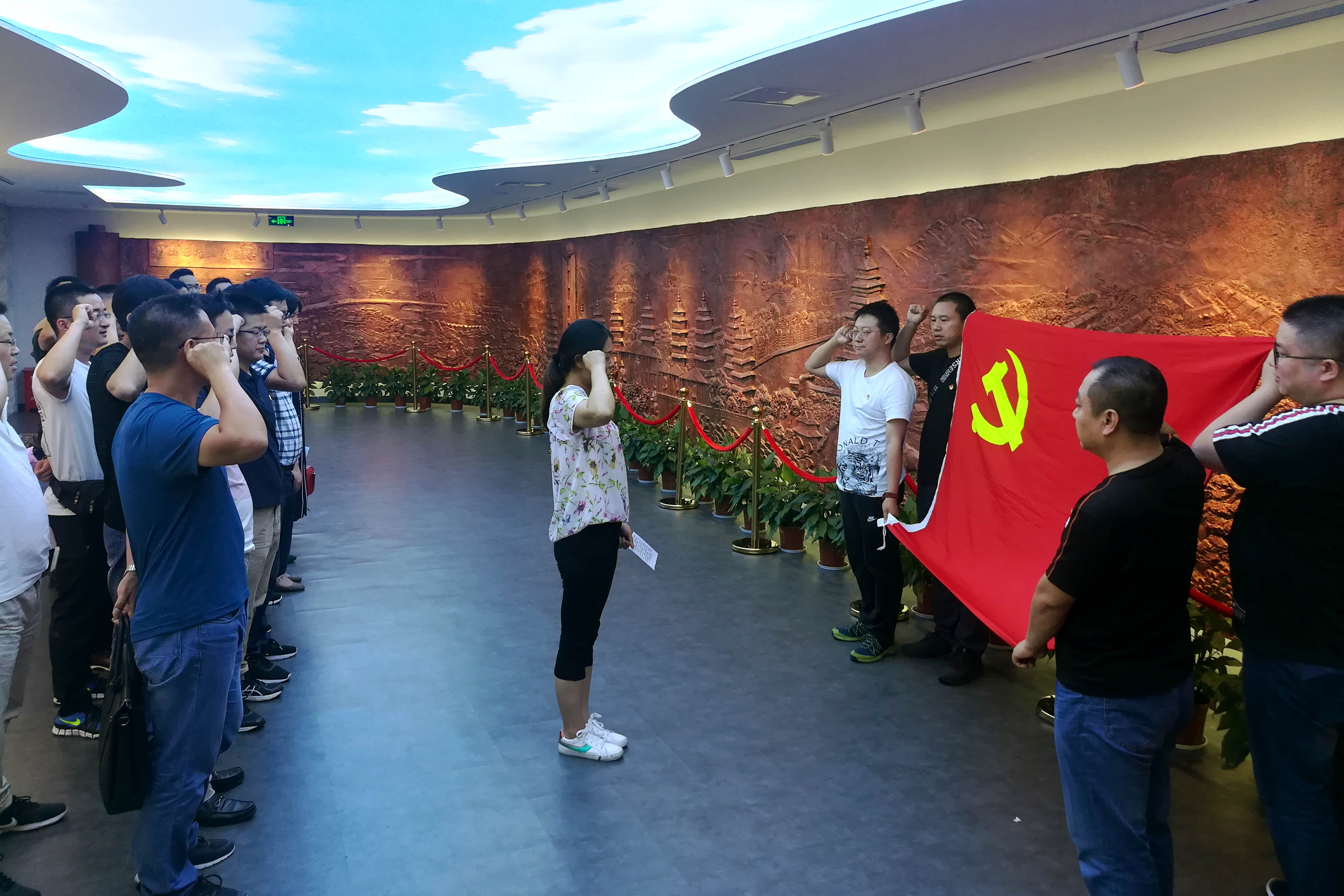 不忘初心、艰辛斗争，，，ag真人国际电缆党委组织党员同志赴华西村旅行学习
