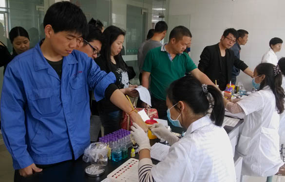 迎“五四”献爱心，，ag真人国际掀起献血热潮