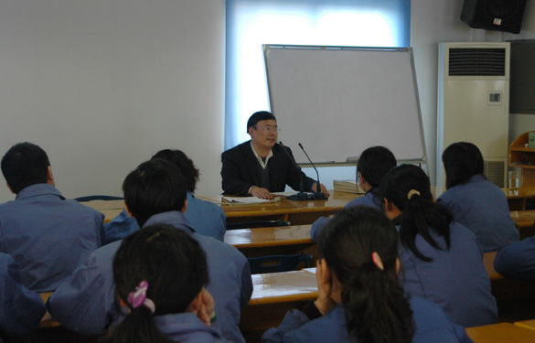 ag真人国际集团特邀《常州日报》溧阳站站长李金堂来公司授课