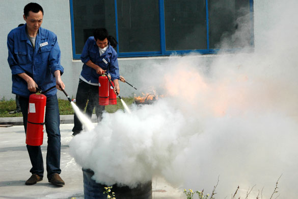 ag真人国际举行消防知识培训和模拟演练