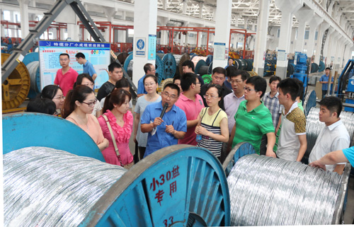 7月13日，，国家电线电缆质量监视检测中心事情职员一行30余人来ag真人国际电缆旅行学习