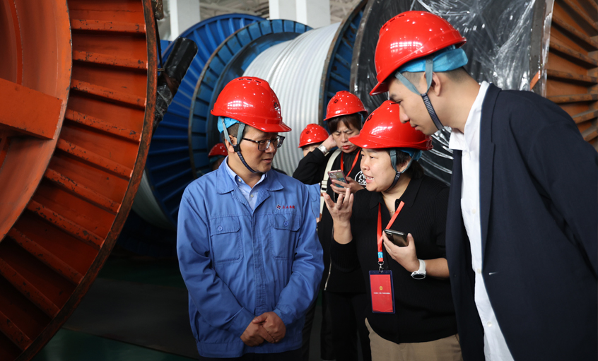 陕西省总工会向导及地方劳模来ag真人国际电缆旅行交流